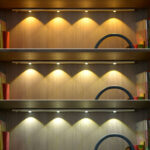 چراغ LED زیرکابینتی شارژی سنسوردار 60 سانتی‌متر مشکی سه‌حالته
